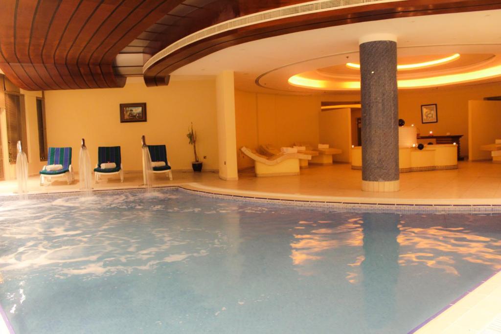 Golden Tulip Khatt Springs Resort & Spa Рас ал Хайм Екстериор снимка